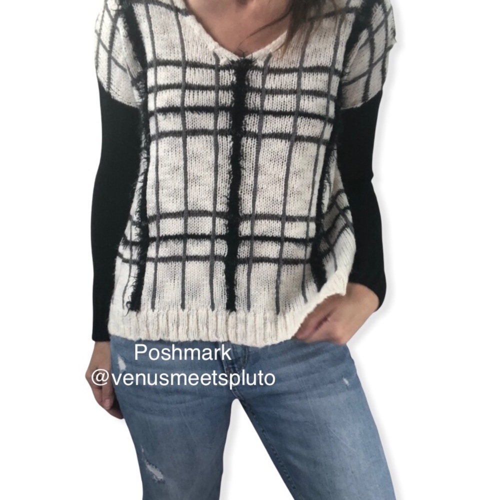 Bisou Bisou V Neck Sweater Oversized Boxy XS Eyelash Long Sleeve Drop Shoulder